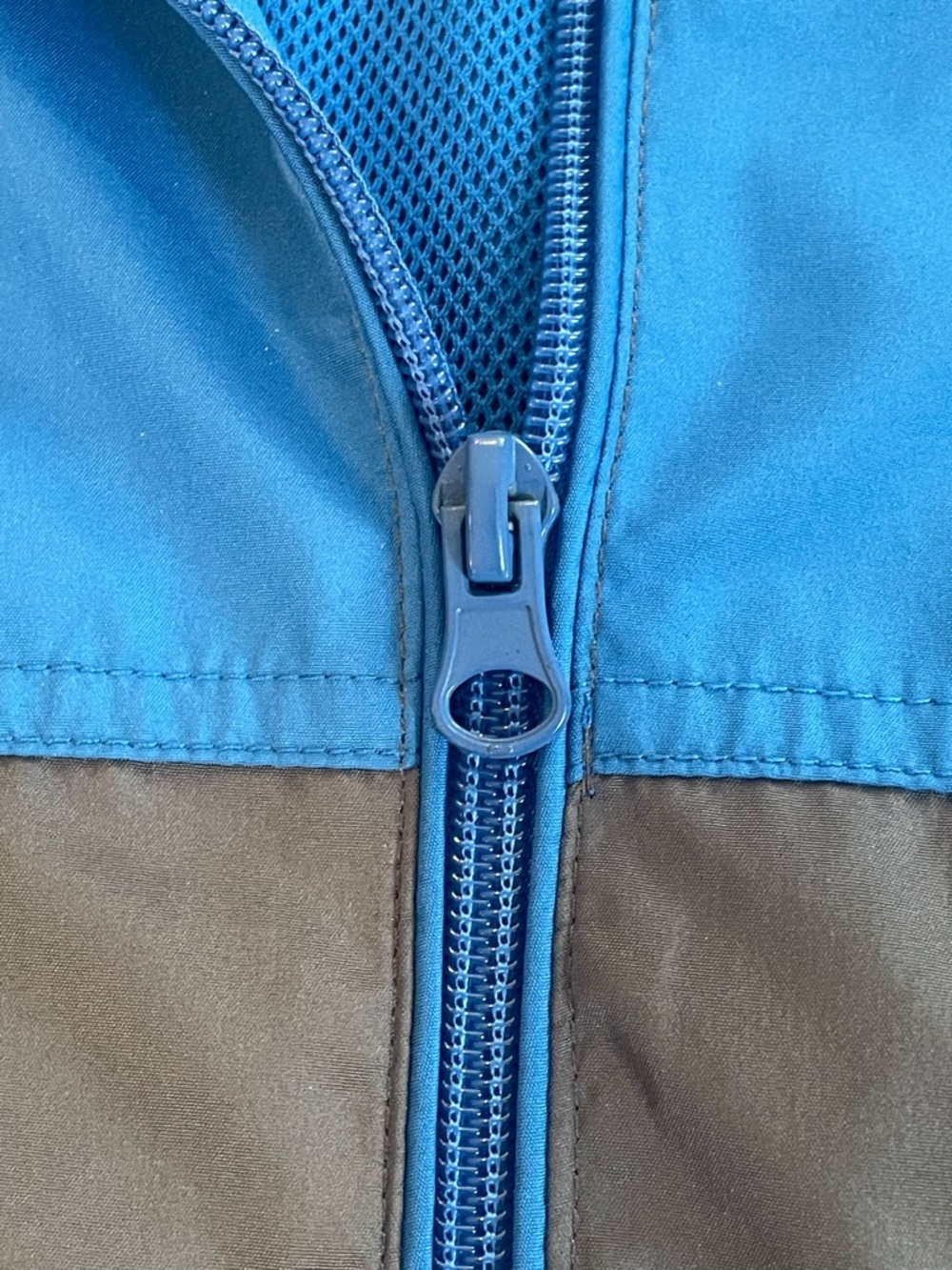 Disney Men's Blue and Gray Hooded Windbreaker Size Small - Picture 5 of 9